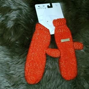 Oakley Mittens, Size Medium, Orange